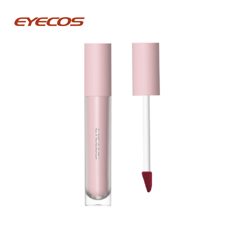 Gloss labial brilhante e rechonchudo